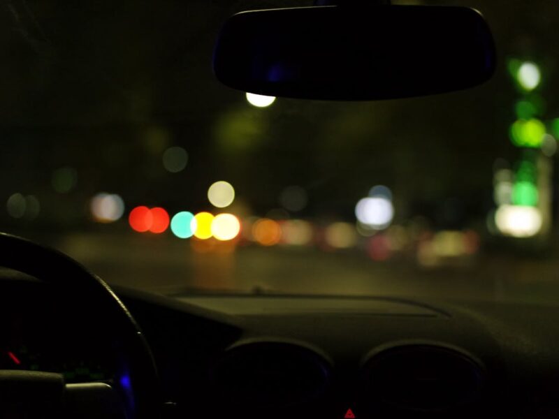 Nachtfahrt durch die Stadt