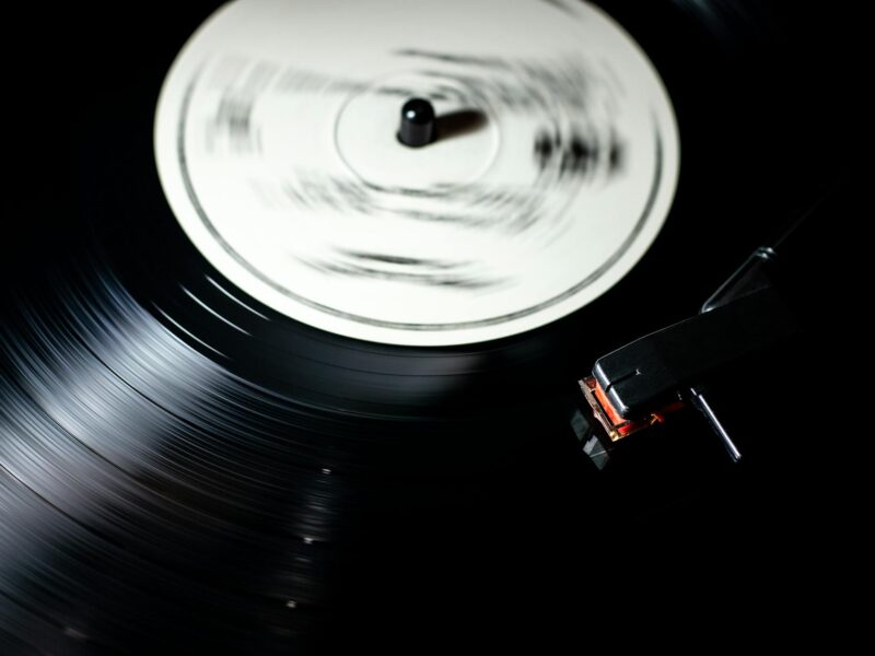 Plattenspieler mit Vinyl-Platte